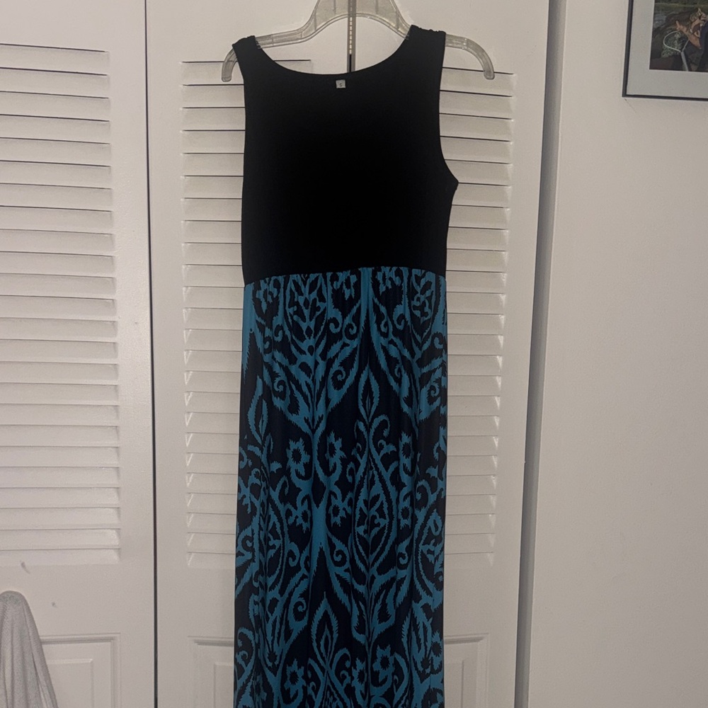 Sleeveless Black & Teal Patterned Maxi Dress